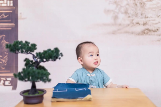 晋江宝宝揉眼睛揉鼻子